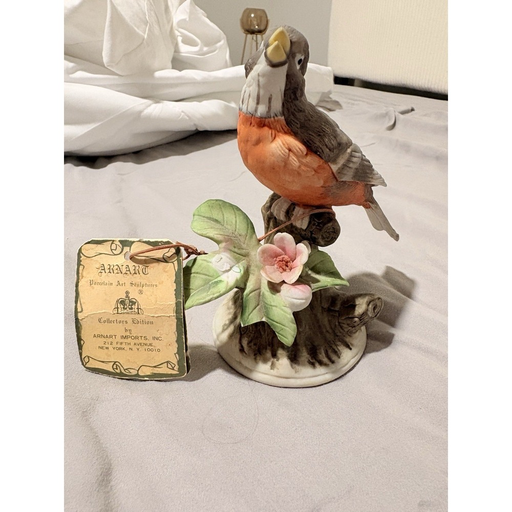 Vintage Arnart Porcelain Robin Bird Figurine OriginalTag Hand Painted 1980s